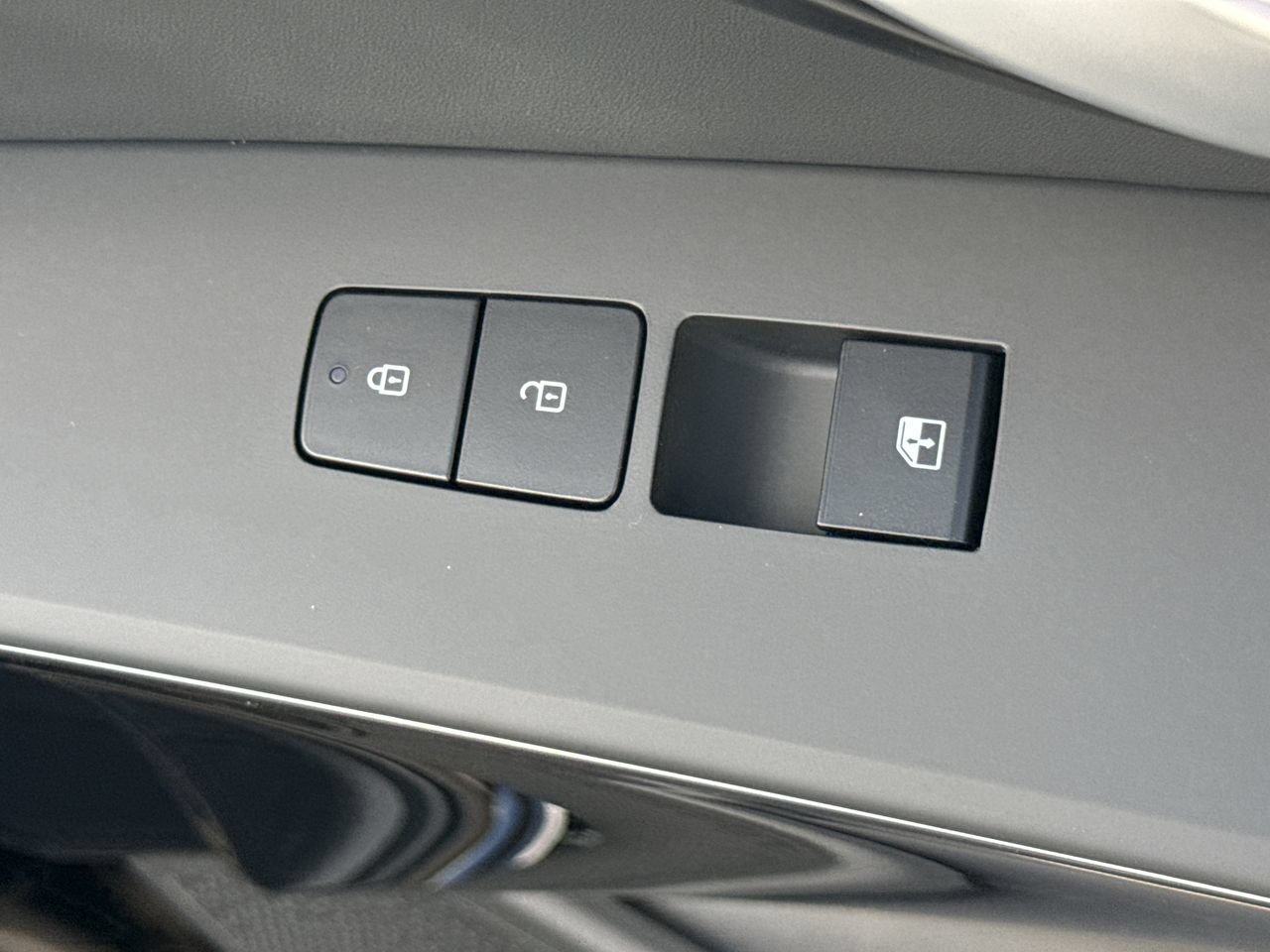 New 2026 Kia Niro FWD image 31