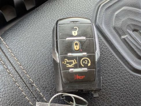 Used 2019 RAM 1500 Laramie AWD/4WD image 34