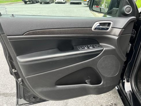Used 2018 Jeep Grand Cherokee Altitude image 35