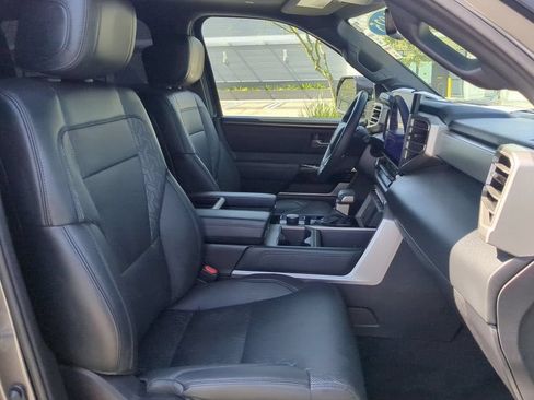 Used 2025 Toyota Tundra Limited AWD/4WD image 32
