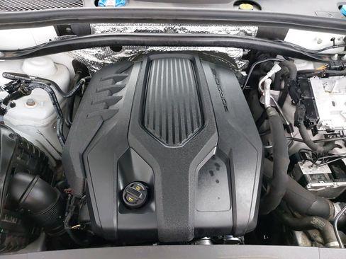 Certified 2023 Porsche Macan AWD/4WD image 33