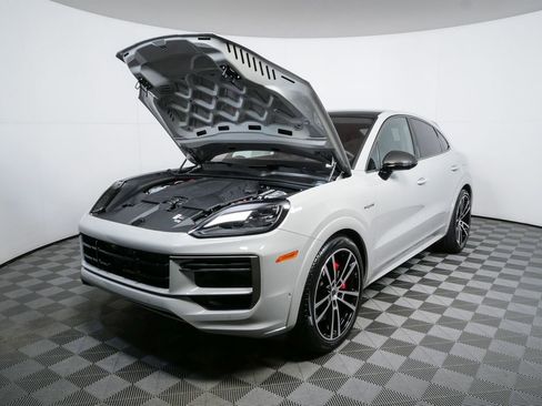 New 2026 Porsche Cayenne Turbo image 32
