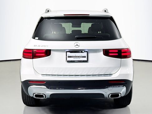 Used 2026 Mercedes-Benz GLB 250 image 3
