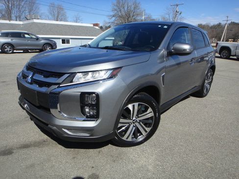 Used 2021 Mitsubishi Outlander Sport SE image 1