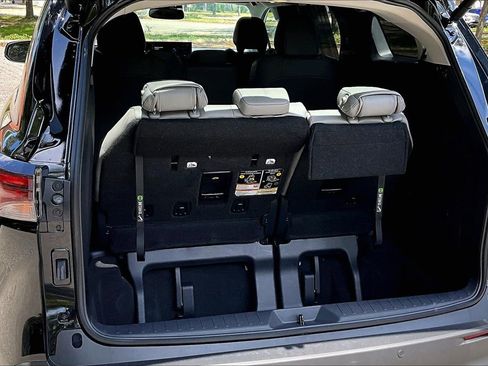 Used 2026 Toyota Sienna XLE FWD image 37