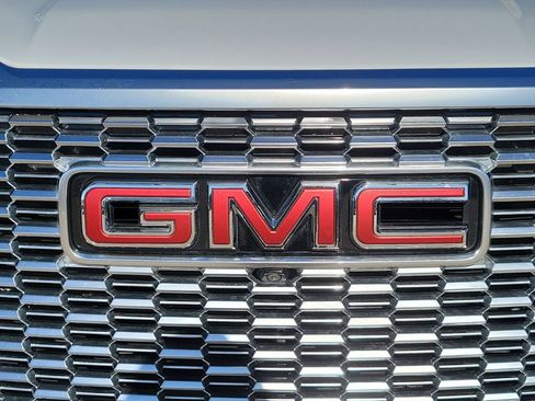 Used 2023 GMC Yukon XL Denali image 30
