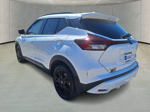 Used 2021 Nissan Kicks SR image 3