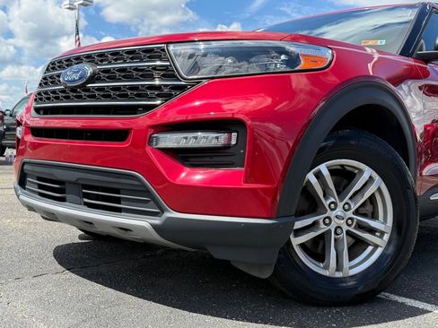 Used 2022 Ford Explorer XLT w/ Equipment Group 202A AWD/4WD image 33