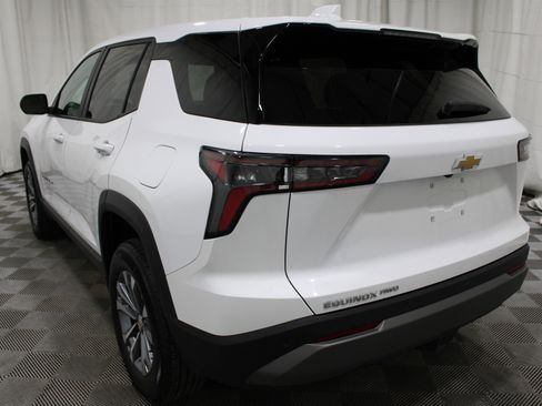 Used 2025 Chevrolet Equinox LT AWD/4WD image 30
