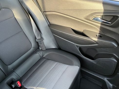 Used 2025 Chevrolet Trax LT image 35