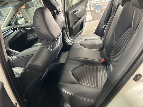 Used 2018 Toyota Camry SE image 23