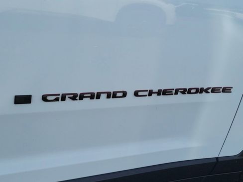 Used 2022 Jeep Grand Cherokee Trailhawk w/ Luxury Tech Group III image 31