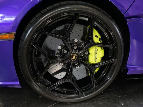 Used 2024 Lamborghini Revuelto image 10