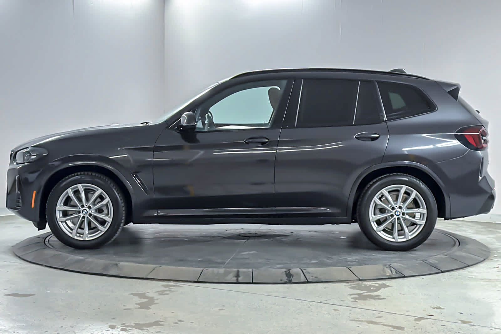 Used 2023 BMW X3 xDrive30i w/ M Sport Package AWD/4WD image 5