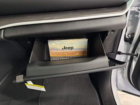 New 2025 Jeep Grand Cherokee Limited w/ Luxury Tech Group II AWD/4WD image 57
