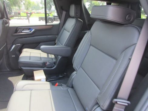 New 2026 GMC Yukon Denali w/ Denali Reserve Package AWD/4WD image 13