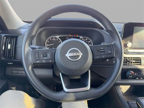 Used 2024 Nissan Pathfinder S image 13