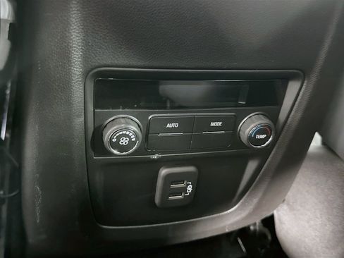Used 2022 Buick Enclave Essence FWD image 27