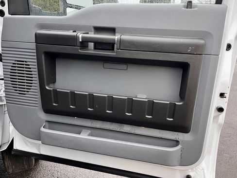 Used 2014 Ford F550 2WD Regular Cab Super Duty image 22