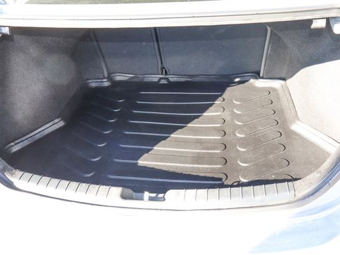 Used 2017 Hyundai Elantra Limited image 9