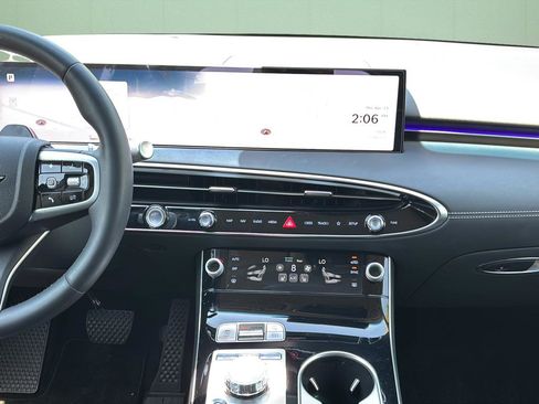 Certified 2026 Genesis GV70 2.5T AWD/4WD image 18