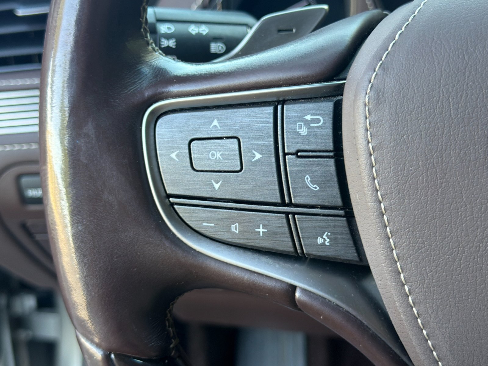 Used 2018 Lexus LS 500h w/ Interior Upgrade Package RWD image 27