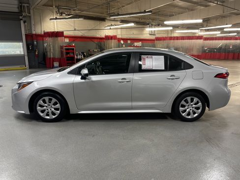 Used 2021 Toyota Corolla LE image 7