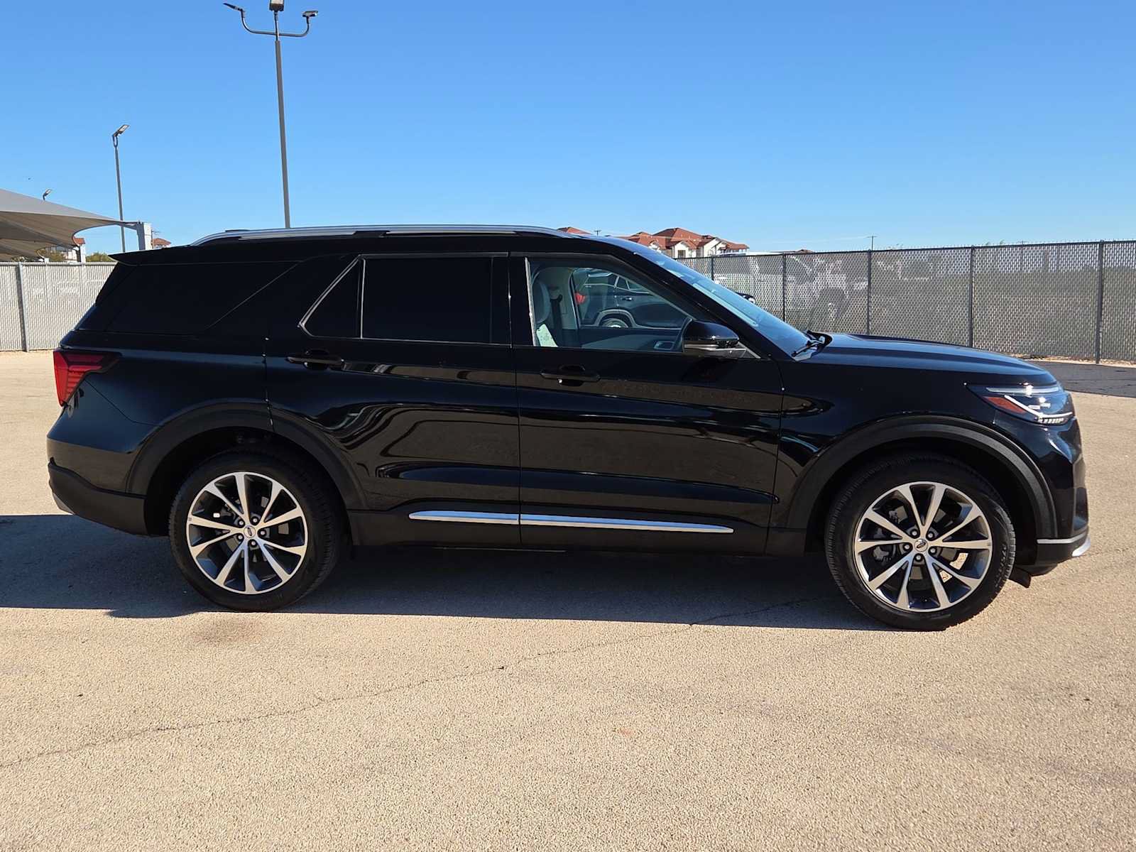 Used 2025 Ford Explorer Platinum w/ Ultimate Package AWD/4WD image 7