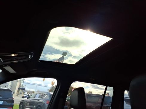 Used 2023 Jeep Grand Cherokee Altitude image 11