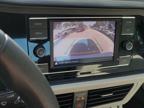 Certified 2024 Volkswagen Jetta SE FWD image 23