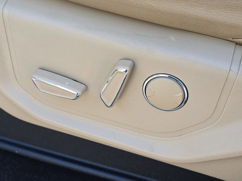 Used 2015 Ford F150 Lariat image 12