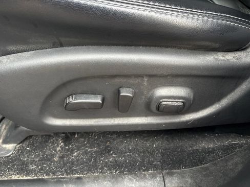 Used 2019 Nissan Pathfinder SL AWD/4WD image 19