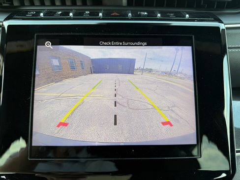 Used 2022 Jeep Grand Cherokee Altitude AWD/4WD image 15