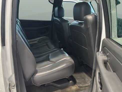 Used 2005 Chevrolet Silverado 1500 4x4 Crew Cab w/ Safe And Sound Package image 16