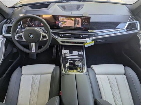 Used 2025 BMW X7 xDrive40i w/ M Sport Package image 17