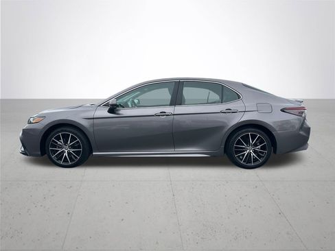 Used 2024 Toyota Camry SE image 10