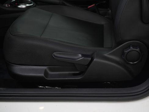 Used 2013 Volkswagen Beetle 2.5 image 20