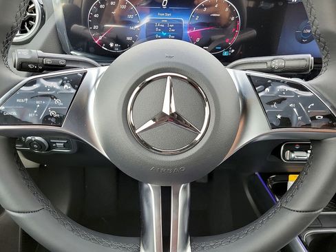 New 2025 Mercedes-Benz GLA 250 image 21