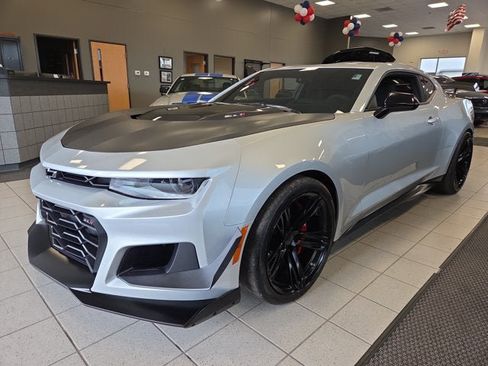 Used 2018 Chevrolet Camaro ZL1 RWD image 8