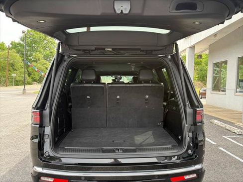 Certified 2024 Jeep Wagoneer Series II w/ Flexible Seating Group AWD/4WD image 10