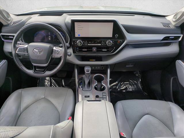 Used 2023 Toyota Highlander Platinum FWD image 17