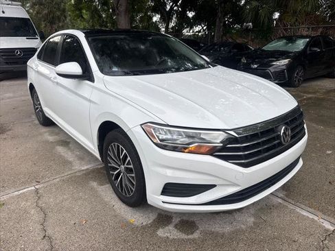 Used 2020 Volkswagen Jetta SE w/ SE Cold Weather Package FWD image 4