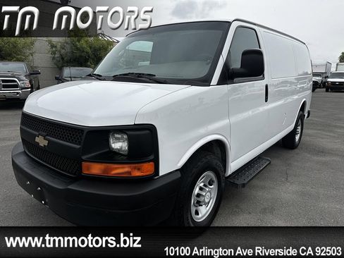 Used 2015 Chevrolet Express 2500 image 1