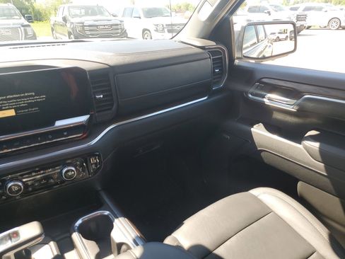Used 2025 GMC Sierra 1500 SLT w/ SLT Premium Plus Package AWD/4WD image 11