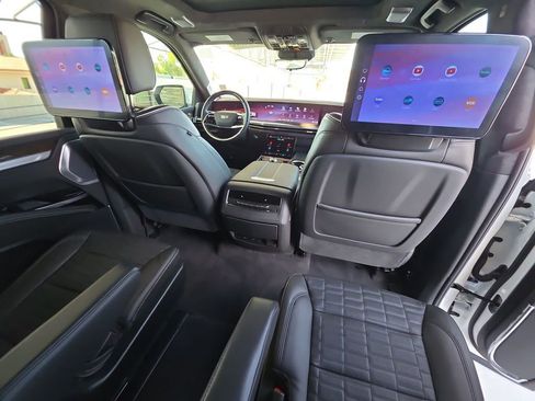 Used 2025 Cadillac Escalade Sport Platinum w/ LPO, ONYX Package AWD/4WD image 22