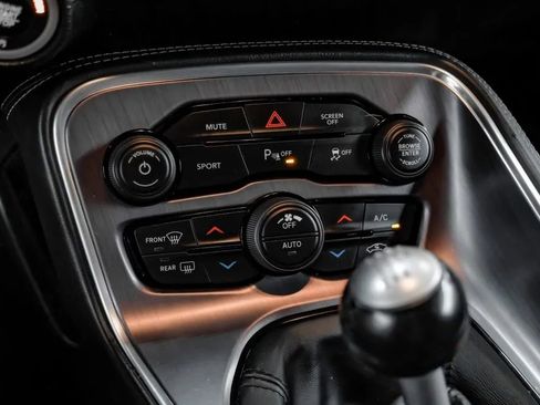 Used 2017 Dodge Challenger R/T RWD image 31