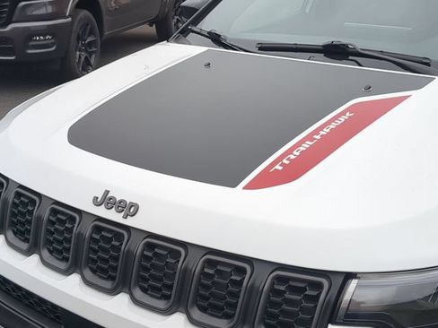 Used 2025 Jeep Compass Trailhawk AWD/4WD image 11