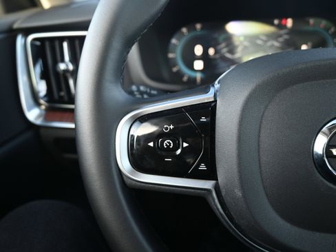 Used 2025 Volvo V60 B5 Cross Country Plus image 19