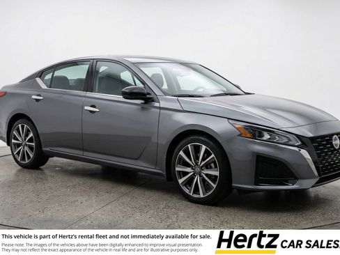 Used 2025 Nissan Altima 2.5 SV FWD image 1