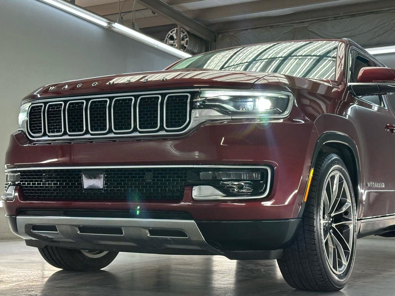 Used 2022 Jeep Wagoneer Series III w/ Premium Group I AWD/4WD image 4